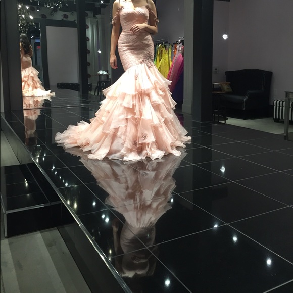 SHERRI HILL COUTURE GOWN - Picture 3 of 3